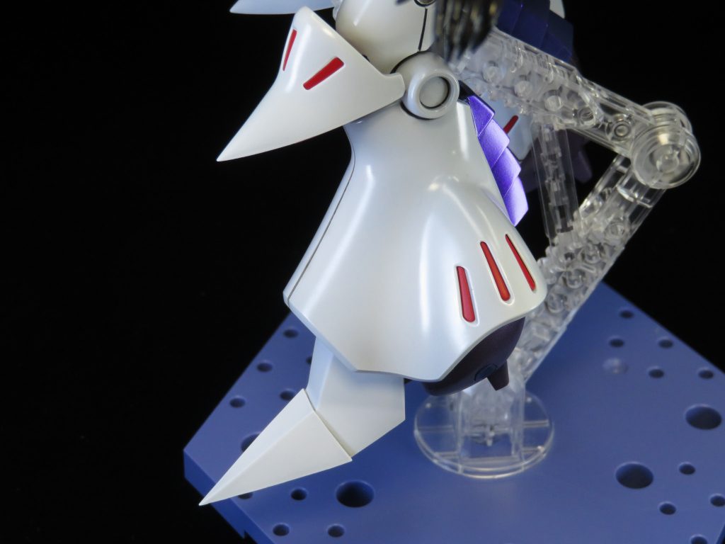 ハイヒール化した脚部です。後ろの装甲にはパールを吹いています。