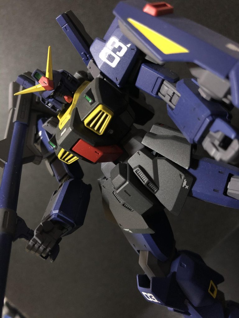 目はシルバーで塗ってみました。