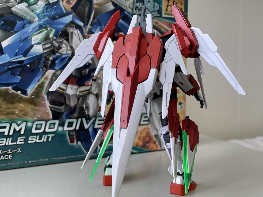 背部から見ると結構纏まっててお気に入りです。　バスターソードと肩バインダーのおかげでOライザー風になりました。