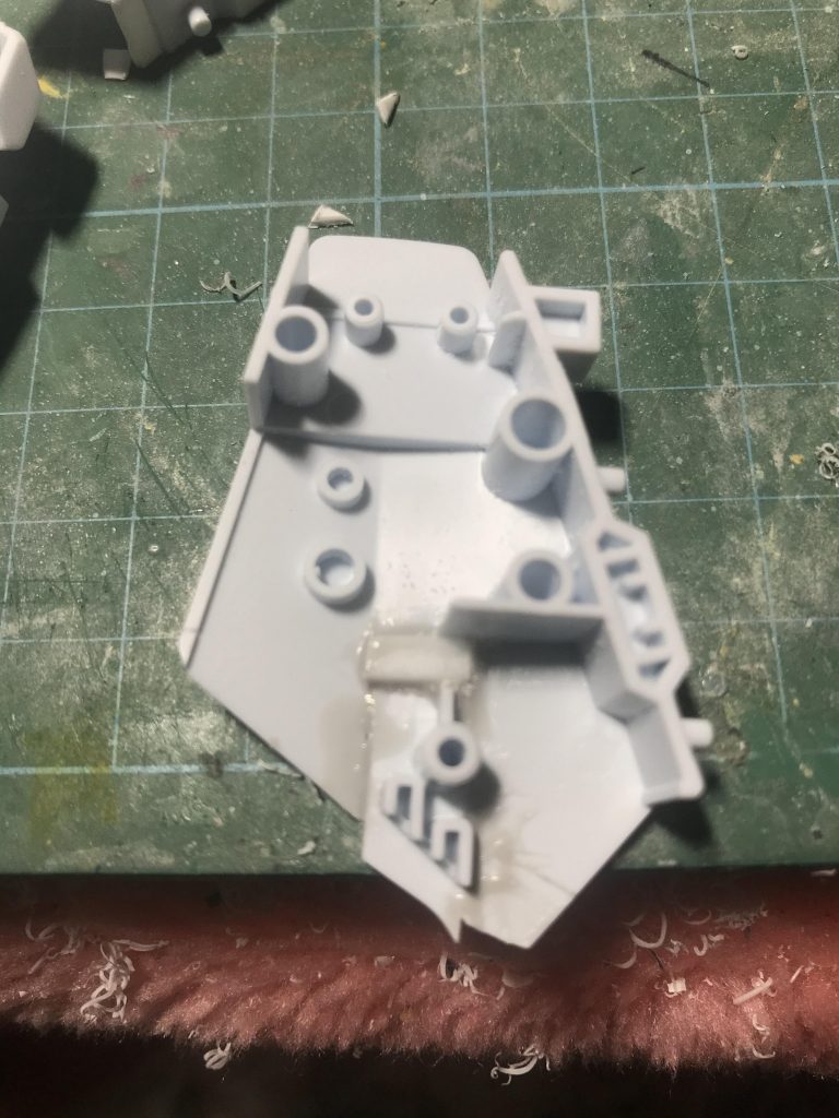 足首の接続部分を3mm下にズラしてます。