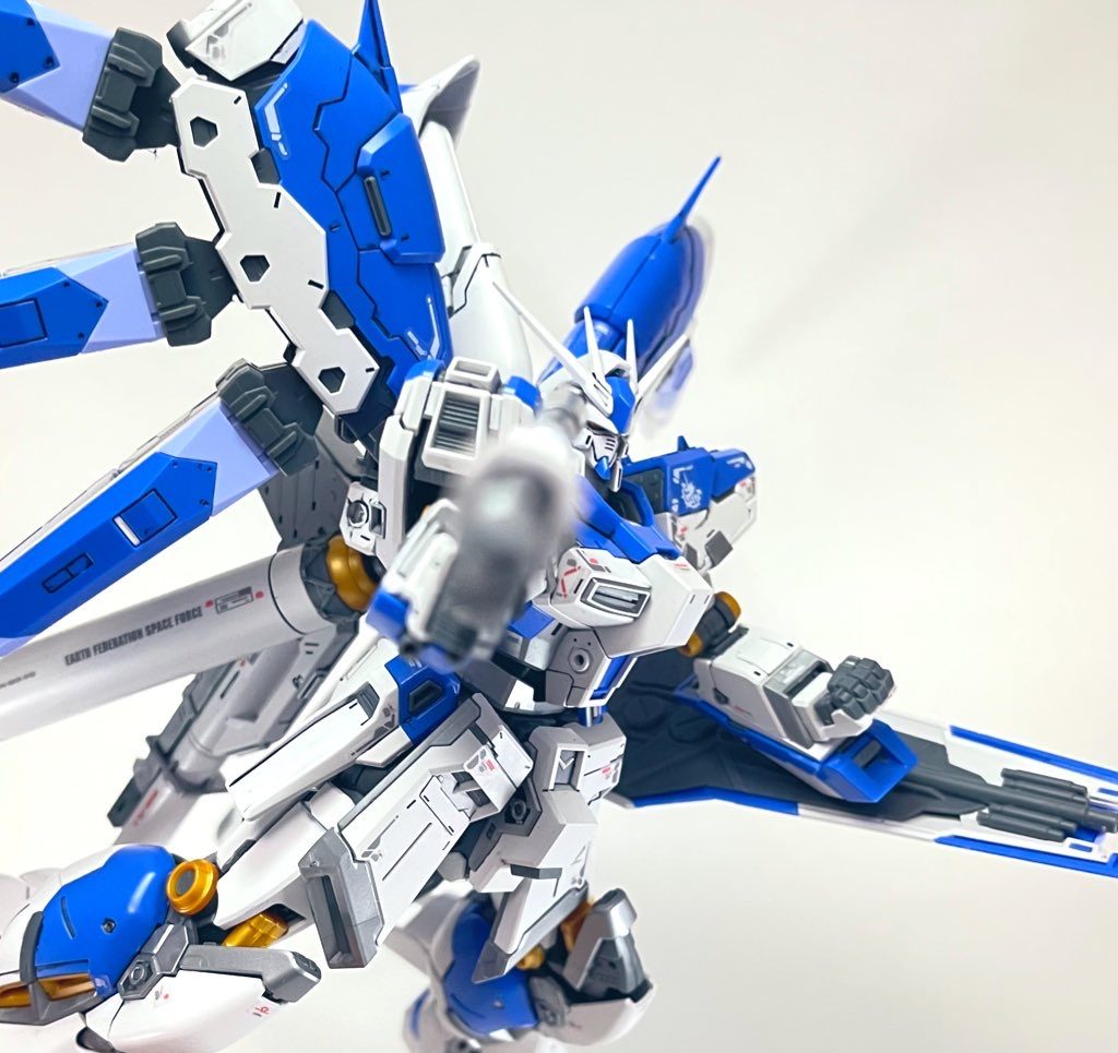 武器を持たせて一枚(￣∀￣)背中のフィンファンネルが羽を模しているようでカッコイイです