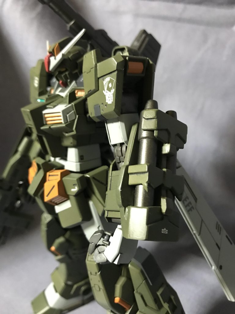 ガンダムFIXのカトキ版フルアーマーのデザインが大好きで、ダブルビームキャノンのスペアラックを作ってみました♪まぁ、換装する事はありませんが(笑)