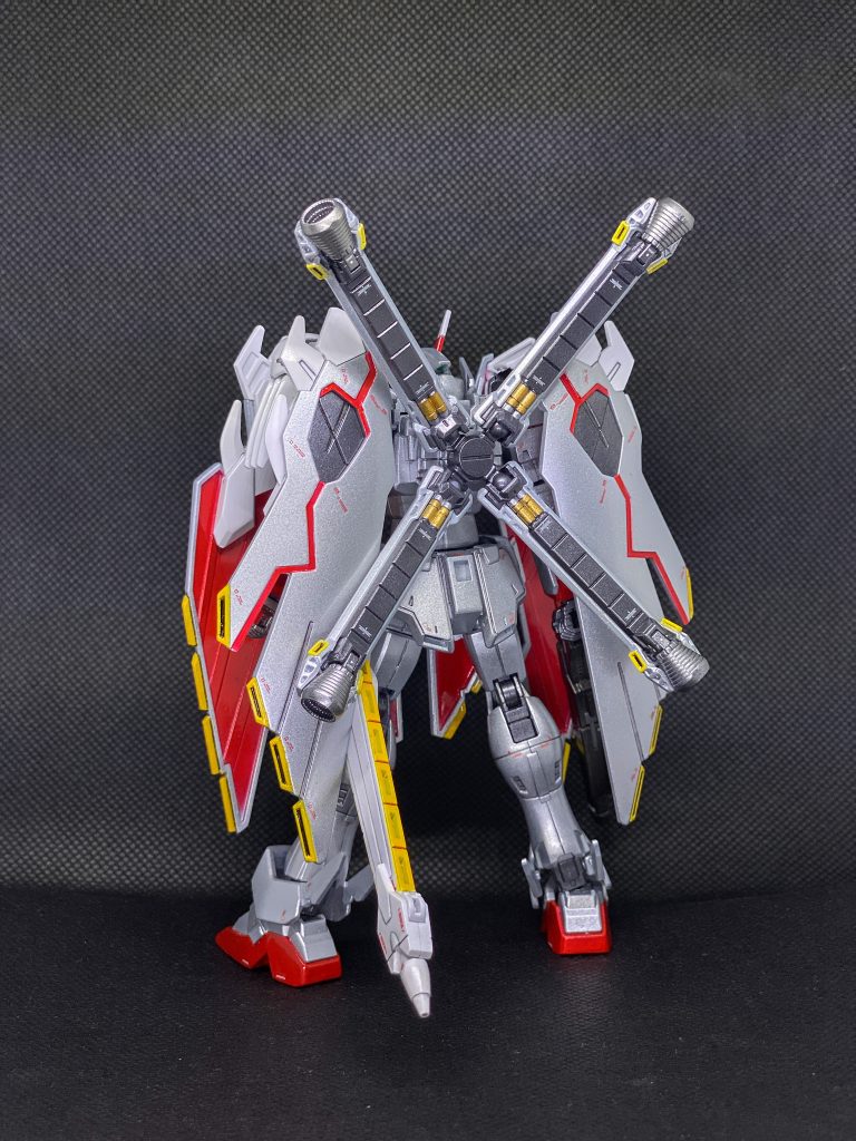 リアビュー。差し色にゴールドを。