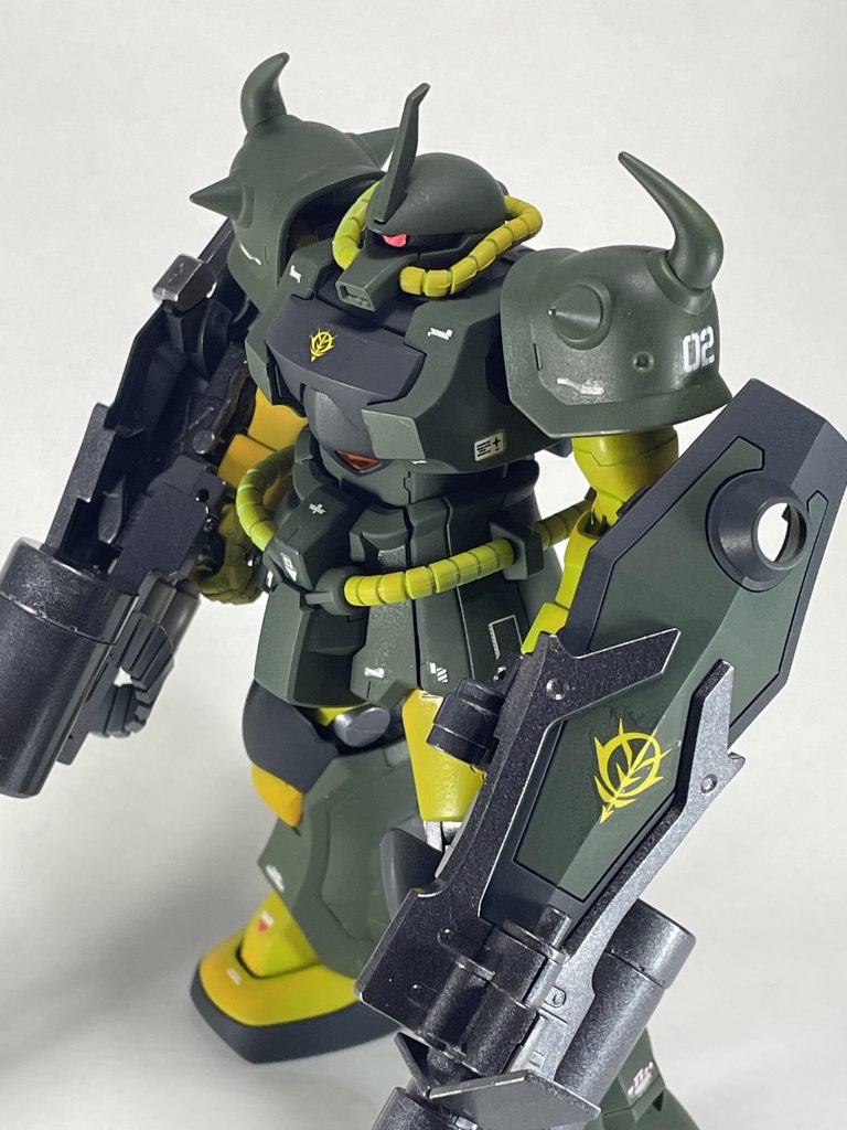 片方のガトリングはグフフライトタイプから拝借しました。こちらも制作中なので近いうちに公開したいです。