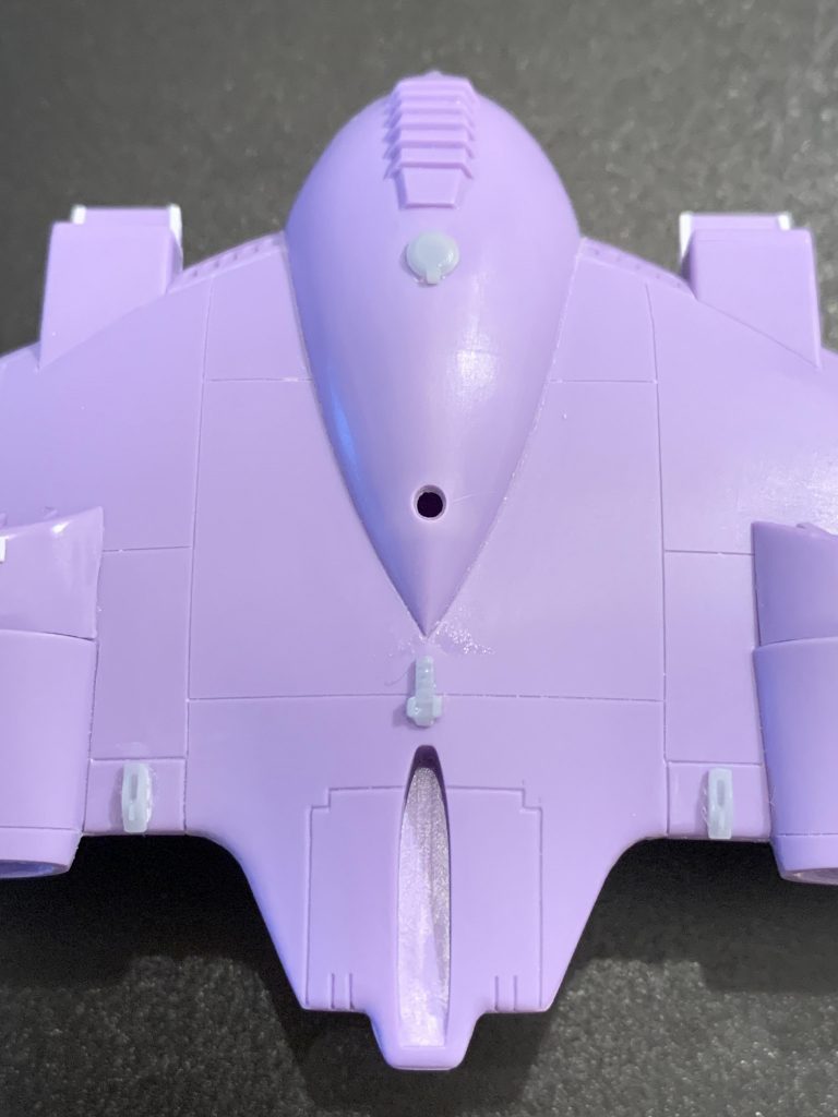 元々入ってる筋彫りを掘り直して、少しだけディテールアップしてます。