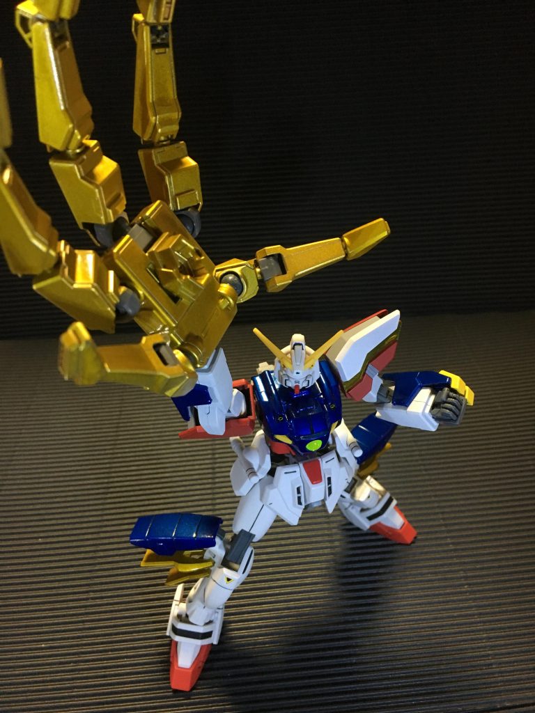 これが本当の奥の手だぁっ！！専用バックパックをさらに変形させ、裏側の持ち手を掴む事により真のシャイニングフィンガーになります。