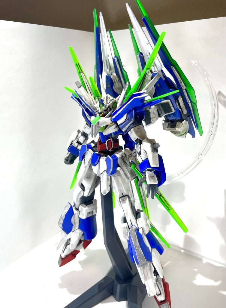 当時の僕が「AGEｰFXとクアンタ混ぜたら最強じゃね？」という安直な発想から作った機体であり特に設定とかも考えてないです笑