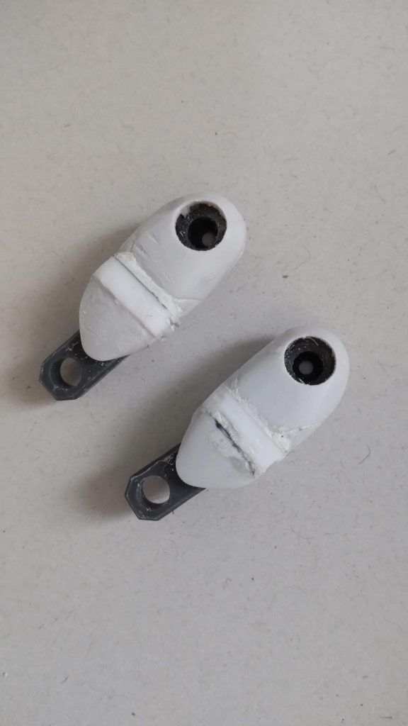 足はこんな感じで伸ばしております