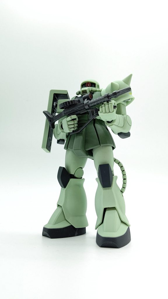 モノアイへもサイトレンズ裏へ、ガンダムマーカーのメッキシルバーを塗りタミヤセメントでポン付けしております。妙にモノアイの印象が大きくなり、ボルジャーノンの様に…