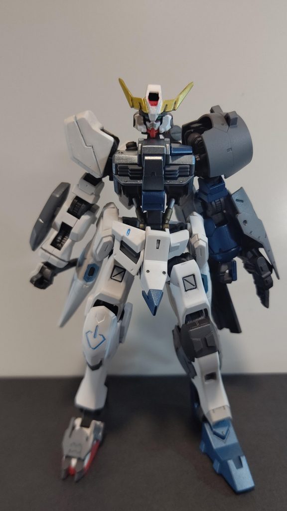 左半身と右半身で変わる印象。