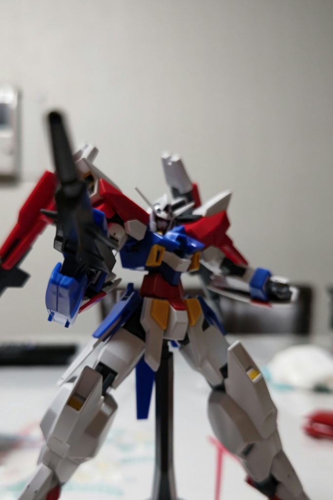 武装はドッズライフルとツインドッズキャノン。近接装備としてビームサーベル。基本的にシンプルな標準装備です。