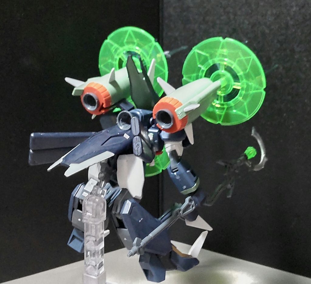 因みに機動兵装ポッドは基本飛ばしません。ポッドが破壊されると、機動力が低下するという弱点はそのままなので装着したままでいることが推奨されます。※一応、自分の周囲に飛ばして、魔法陣を展開して防御する事はあります。