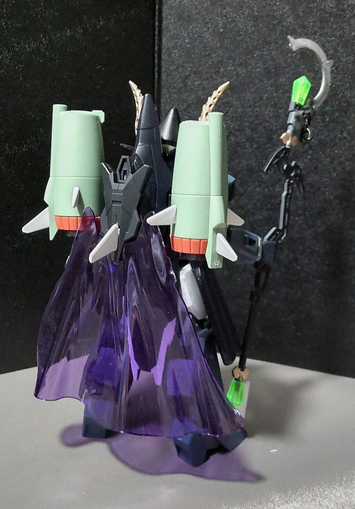 リアビュー追加装甲として、ビームマントを装着しました。魔法使い感を出させるにはうってつけよ。