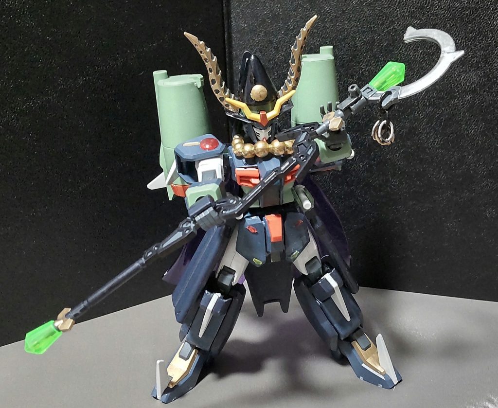 手持ち武器はウィザードロッド1本のみです。前作から水晶を増やしたり、先端部分に錫杖とかで見る輪っかを付けてみたりなど、少し改良しました。※ビームサーベルは使わない設定です。