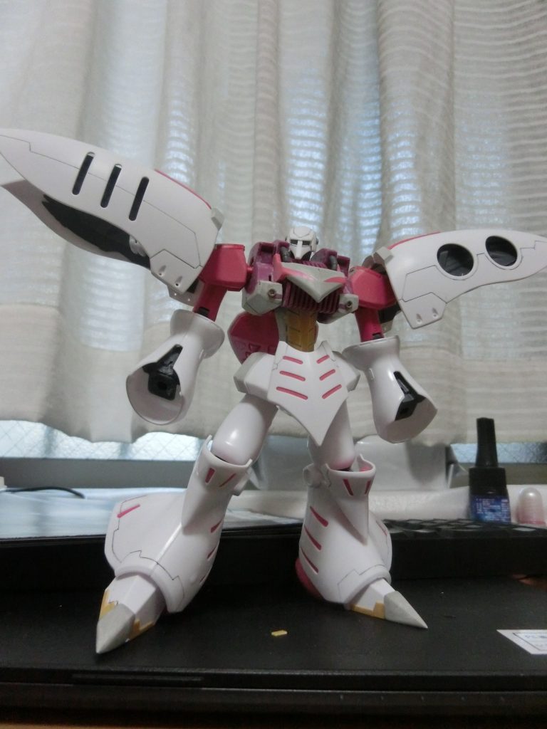 見た目、良くわかりませんが、胸元や、腰など結構、手を加えてます。