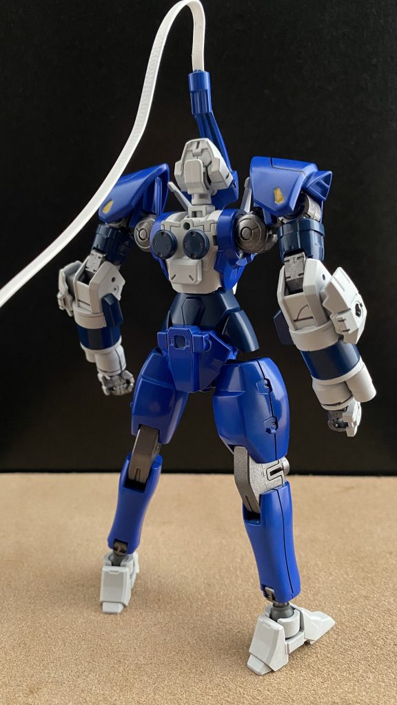 ELダイバー　ビリー　銀色の髪に、神父を彷彿とさせるロングコート、クールな雰囲気を持った少年の姿をしたELダイバー。男性だがまるで少女のような容姿をしており、その事をよくバルトにからかわれ、喧嘩をしている。…まぁ、喧嘩するほど仲が良いというか。本人としては、クール&ドライなツッコミ役として、バルトとは良いコンビである。