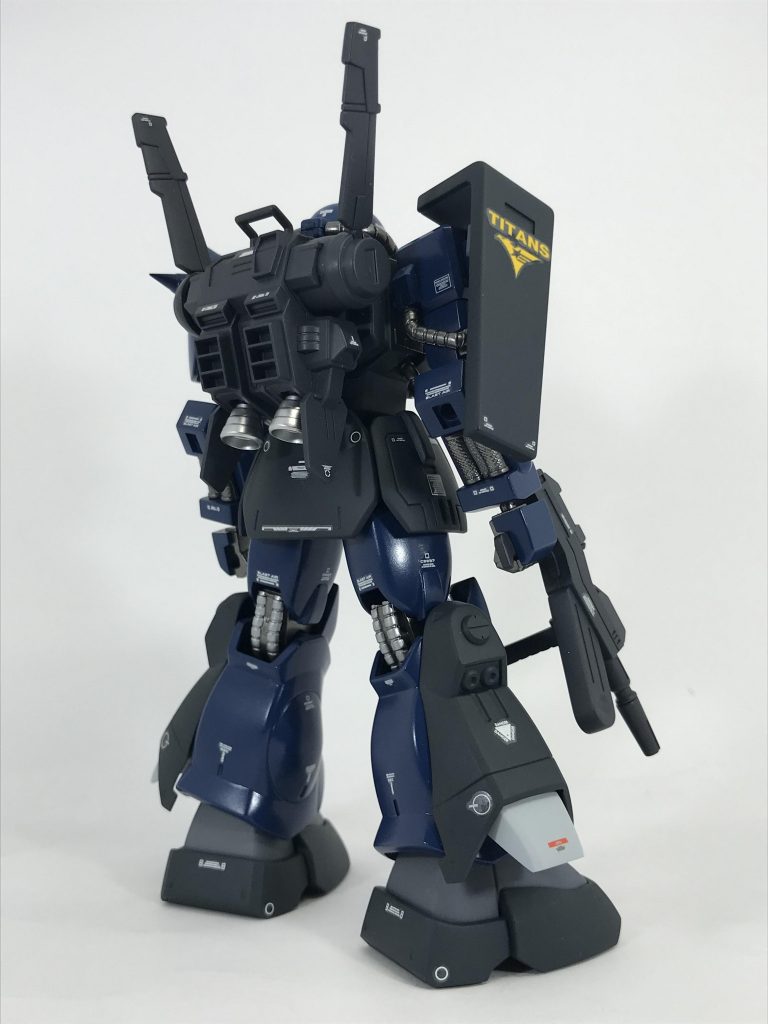 リアビューです。高機動型ザクのバックパックにハイザックの一部パーツを付けており、カスタム風を見せかけた『先祖返り』の機体となっております。