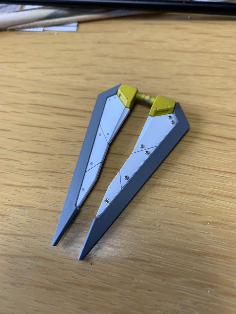 ダイソーのメタルパーツでディティールアップ中です。