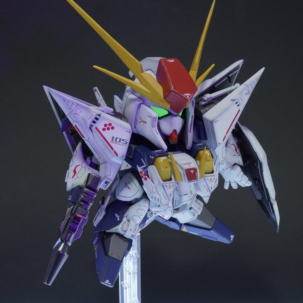 各部エッジをかなり尖らせました。肩アーマーが手に刺さる。