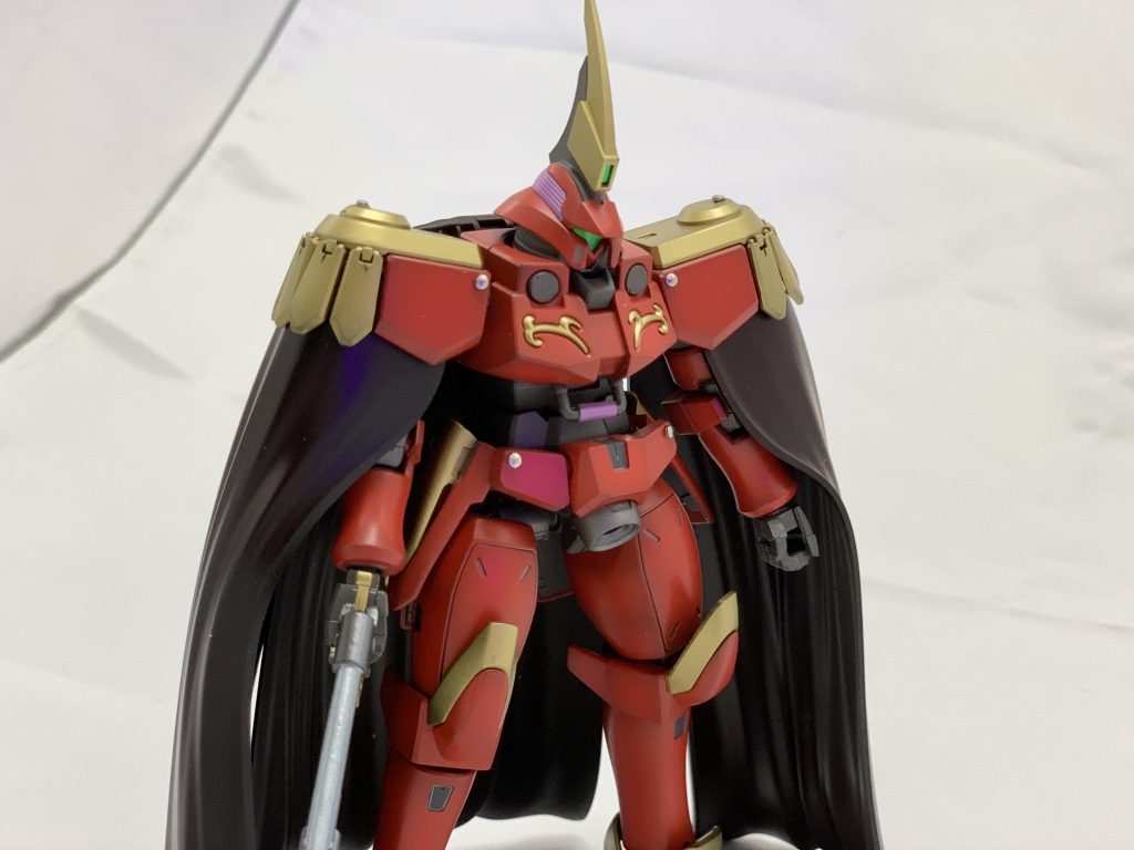 肩、腰の丸モールドには金属パーツを