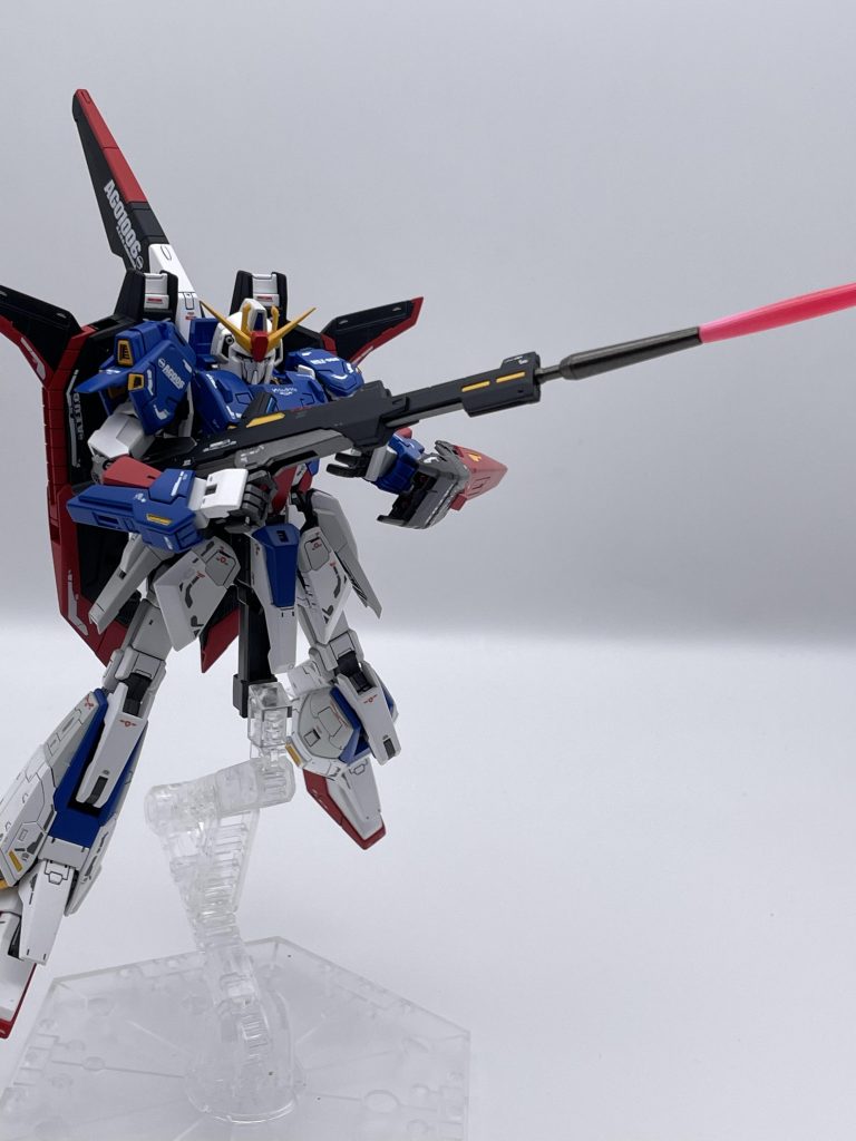 最後は銃口にサーベル取り付けて。 仮組みの時にガシガシ変形させて遊んでたんですけど、変形機構がよく考えられてる面白いキットでした。欲を言うなら、ハイパー・メガ・ランチャーは付属して欲しかったです😅