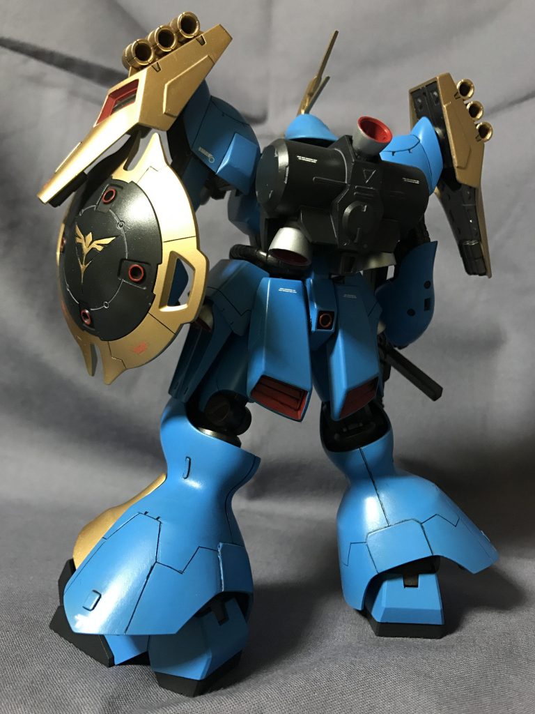 曲面のスジボリは難しいですね💦パッと見はゴマかせますが、よく見るとたぶん左右対称にできてないです（笑）