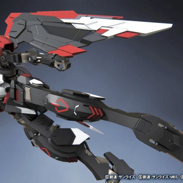 塗装前のカラーリング見本として、ps4ソフトのガンダムブレーカー3を使っています。細かいディテールはできませんが、メタリックやウエザリングを含む大まかな配色はこれで一回作って決めるようにしています。（1枚目）