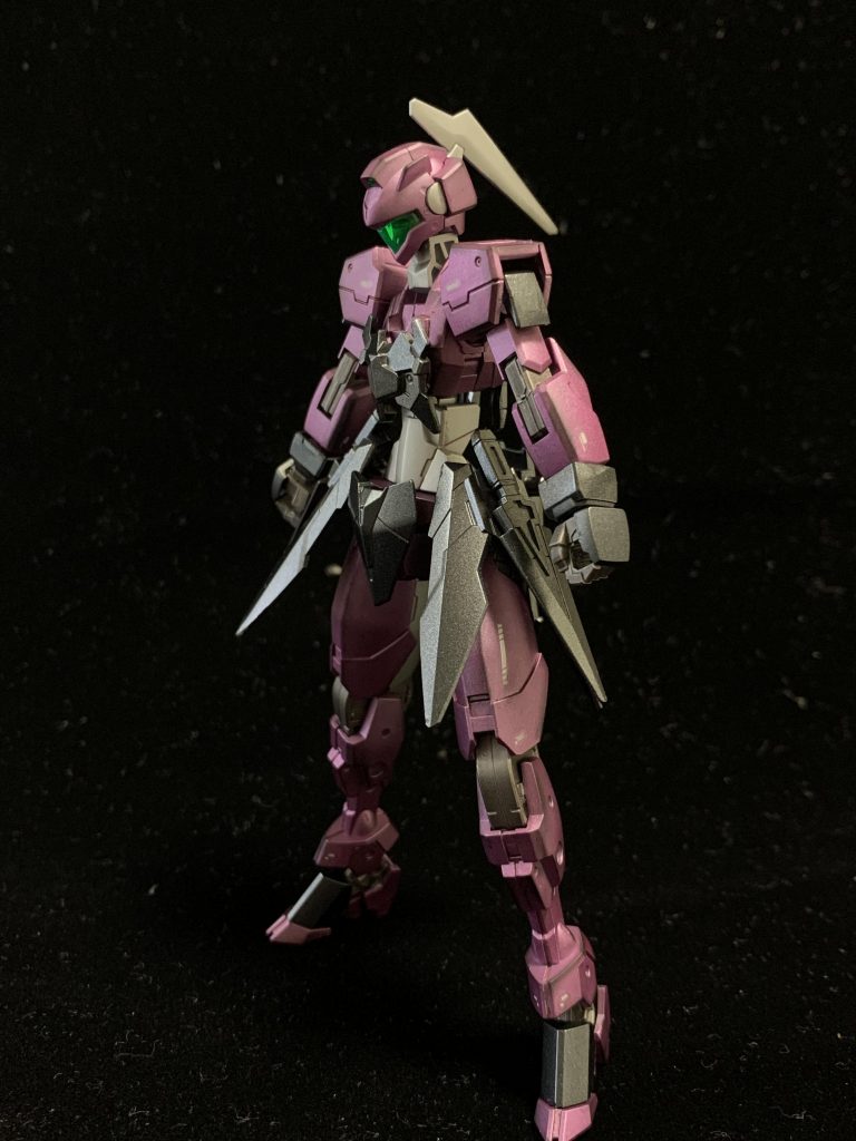 カラーについては、シルバー下地で立ち上げ、紫：クレオス GXメタルパープル黒：クレオス GXメタルブラック関節、武器：クレオス 焼鉄色を使ってます。