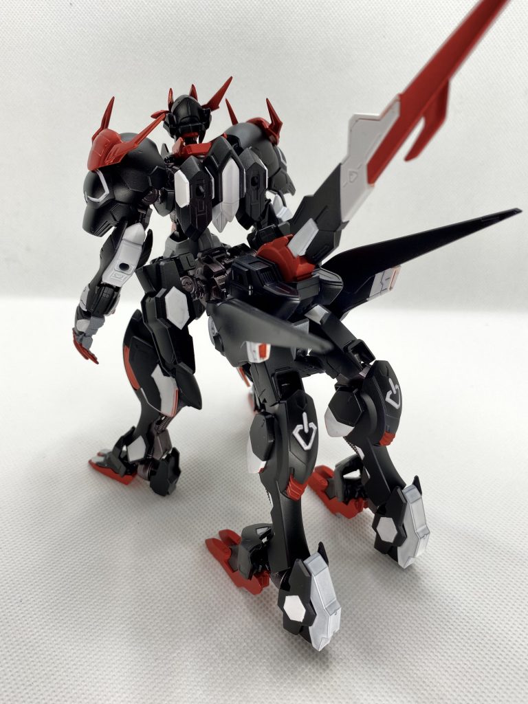 後ろ。真ん中は本来バルバタウロスの武器ハンガーになるが、手元にいいパーツがないんでルプスの踵をつけた。