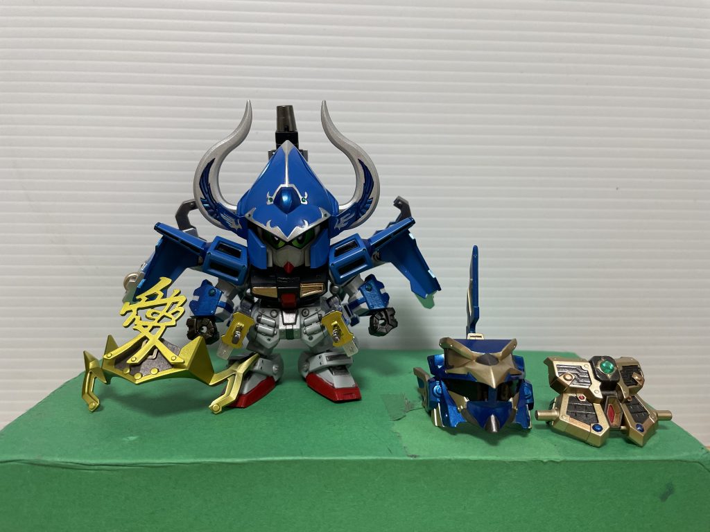 バーザム将軍のパーツと元キットの直江兼続の前立ても、前立ては愛の余白部分を抜いてみました。