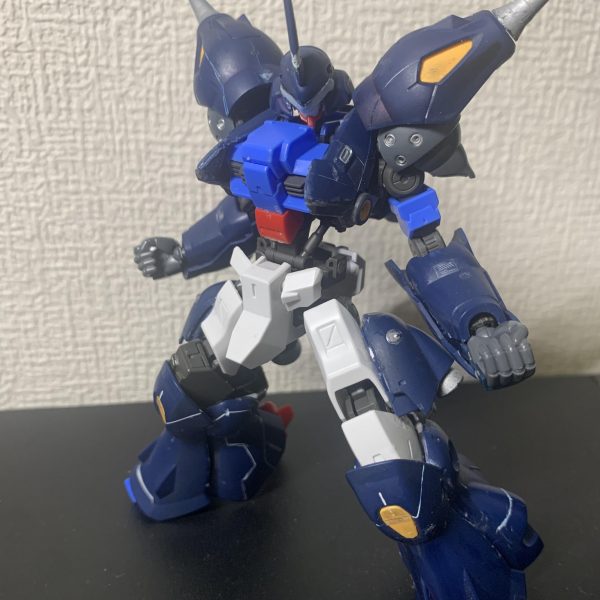 ガンダムケンプファーアメイジング出戻りガンプライフさんを手本に自分なりに制作しました。塗装環境が無いので切って貼っただけでですが、形はそこそこ満足してます。足がそのままだと前傾してしまって立たないので、ふくらはぎに合った部分を踵に移植しました。（1枚目）