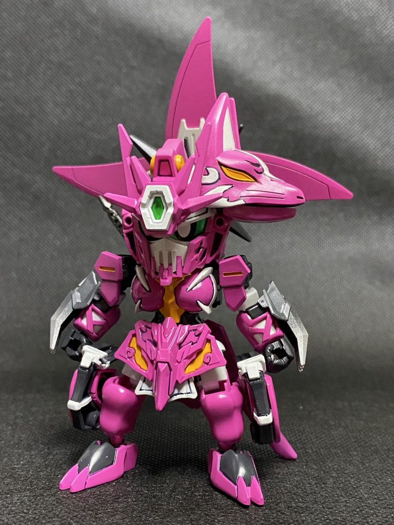 マスクはプラ板からスクラッチ。ネオジム磁石で着脱。他にも肩アーマーと手甲鉤もネオジムで。