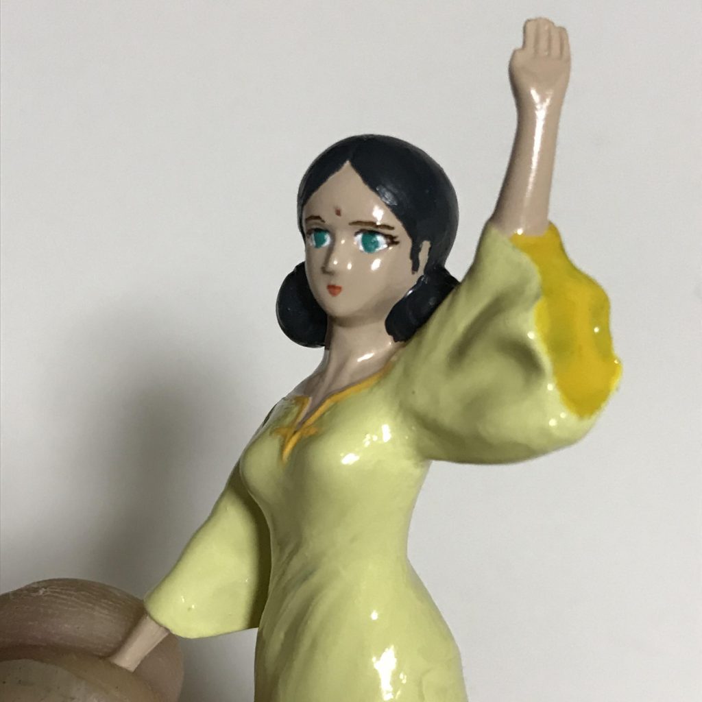 ララァの顔はわりとシンプルでした。瞳が大きく、かつハイライトも不要なので、爪楊枝でラクラクでした。眉毛、まつ毛、唇、額の点はリアルタッチマーカーです。髪はインディーブルーの指定でしたが、劇中ではもっと濃いので、ネービーブルーにしました。