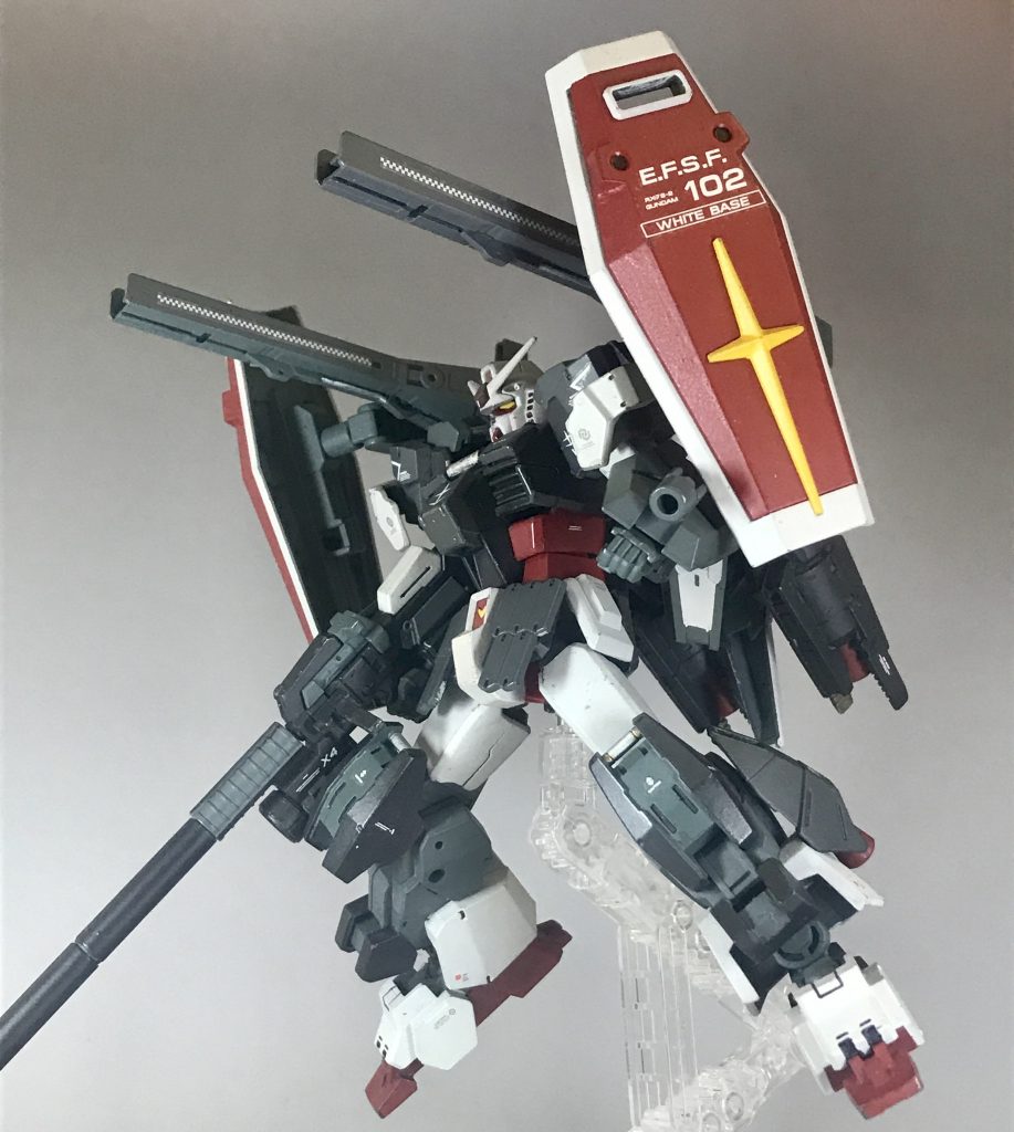 ビームキャノン背面に装備されたキャノン砲、火力に優れた武装