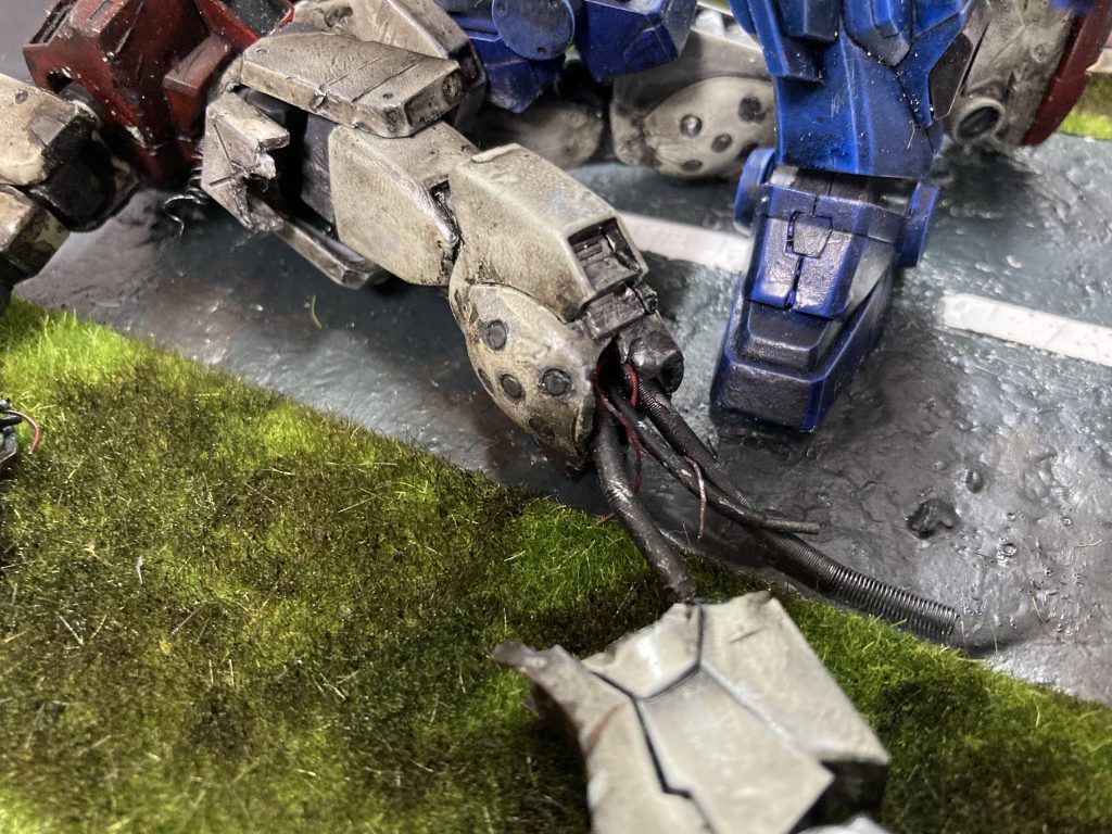 脚部です。いい感じにもげたんじゃないでしょうか。今回初めてスプリング使ってみたんですけど良いですね。