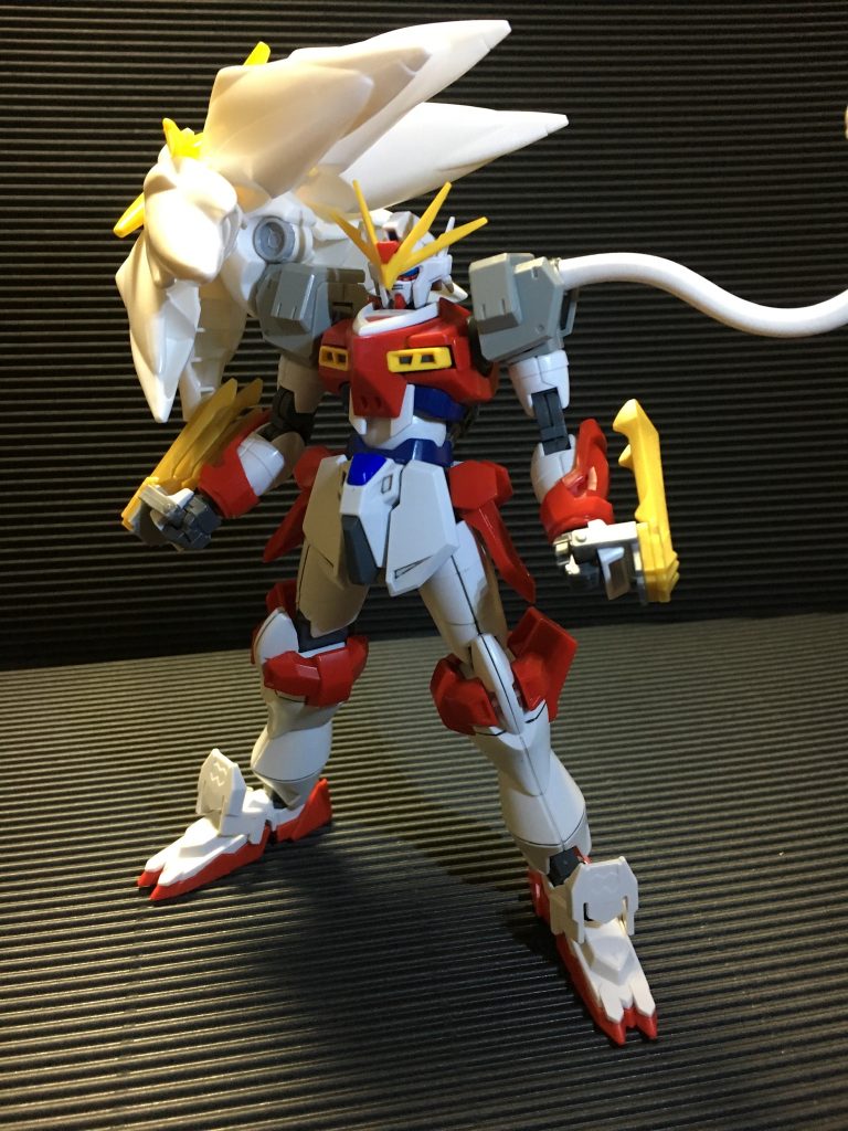 塗装前基本的にはガンプラのカミキバーニングガンダムに、同じくバンダイ様から発売されているポケプラのソルガレオをミキシング。尻尾が取り付けられるポイントのあるEz-SPの肩やライオン感あるバルバトス系の足パーツ等を追加しています。
