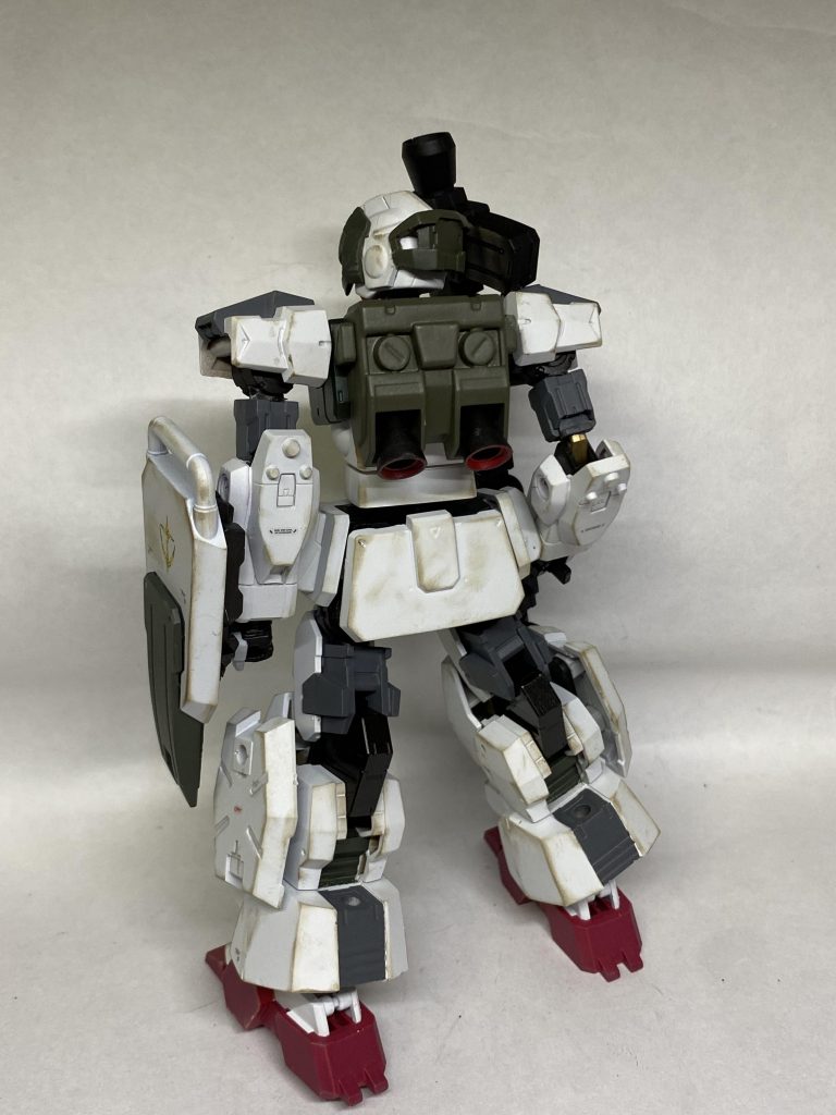 バックパックは陸戦型ジムのものをそのまま使用。