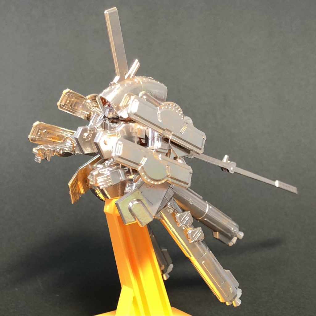 TR-3試作アッシマーことキハールのモビルスーツ言葉は「二つの顔を持つ開拓者」。素敵なパートナーとのデートに、フォーマルなパーティに、銀のキハールは貴女を輝かす場所を選びません。