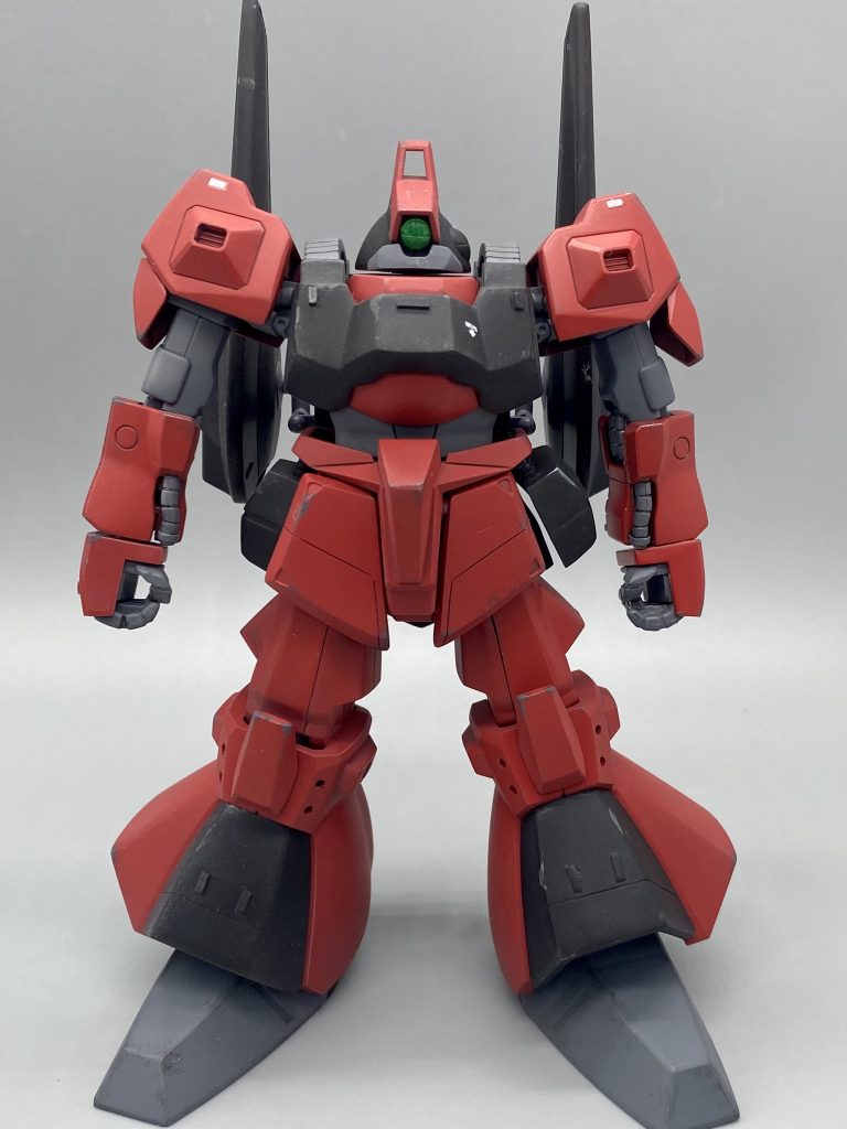 今まで作ったガンプラでこれまでにない系統のデザインだなーと