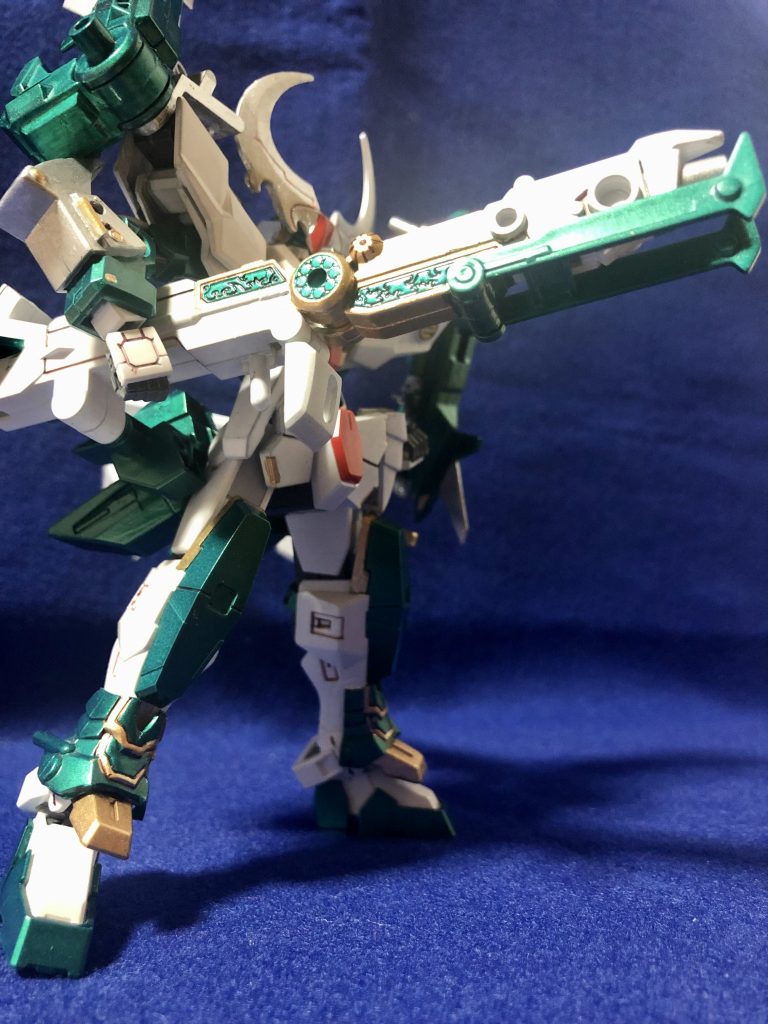 主砲の雷砲稲妻。BB戦士は肩から担ぎますが脇から抱える様にしました