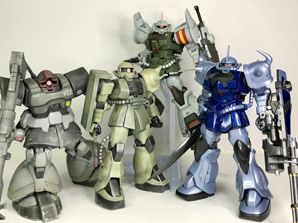 アプサラス開発拠点のMSたち。こうしてみると、フライトタイプがとびきりスペシャルな機体に思えます。なぜノリスが乗らなかったのでしょう。重過ぎるとか？（汗）