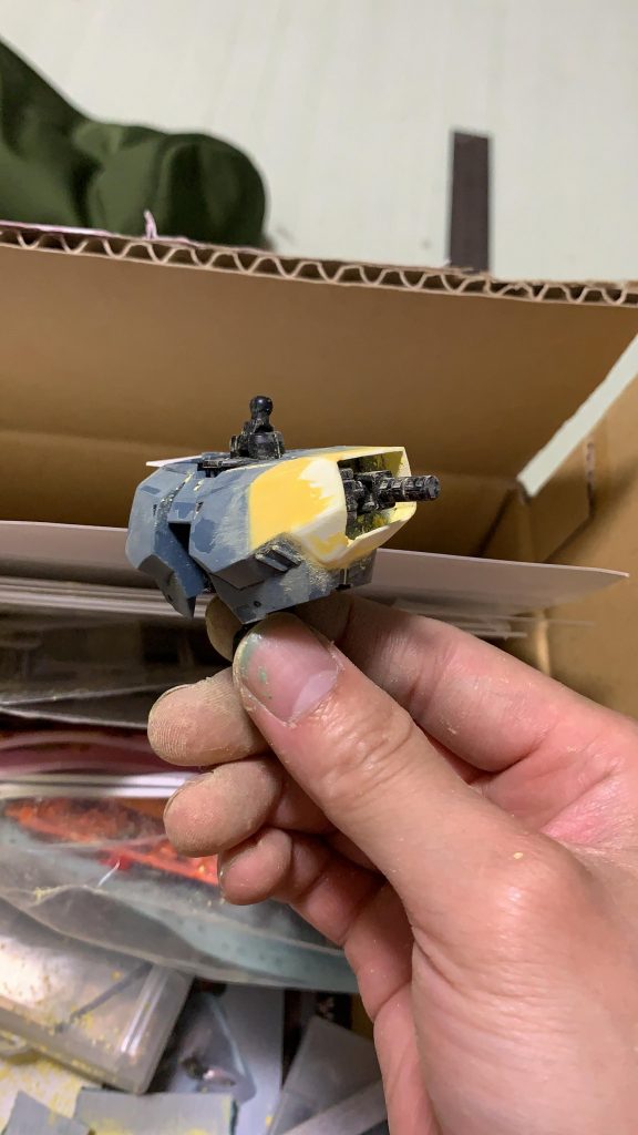 胸部はプラ板とポリパテで