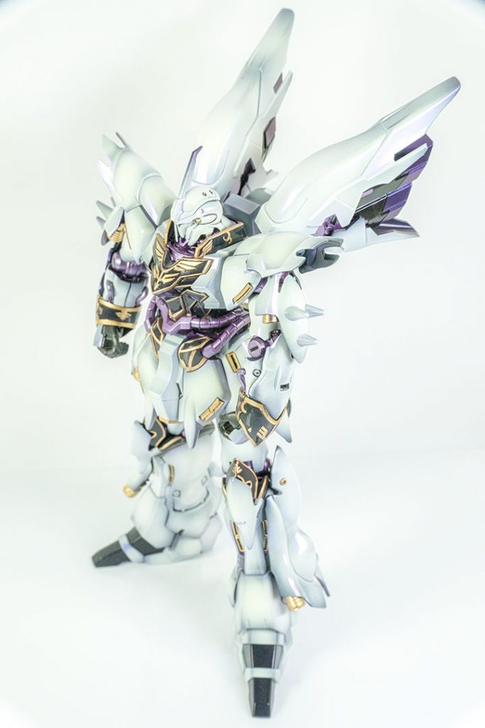 エングレービング部分はラッカーゴールド塗装→エナメルで黒と紫を調色したものを塗装→拭き取りで処理しています。