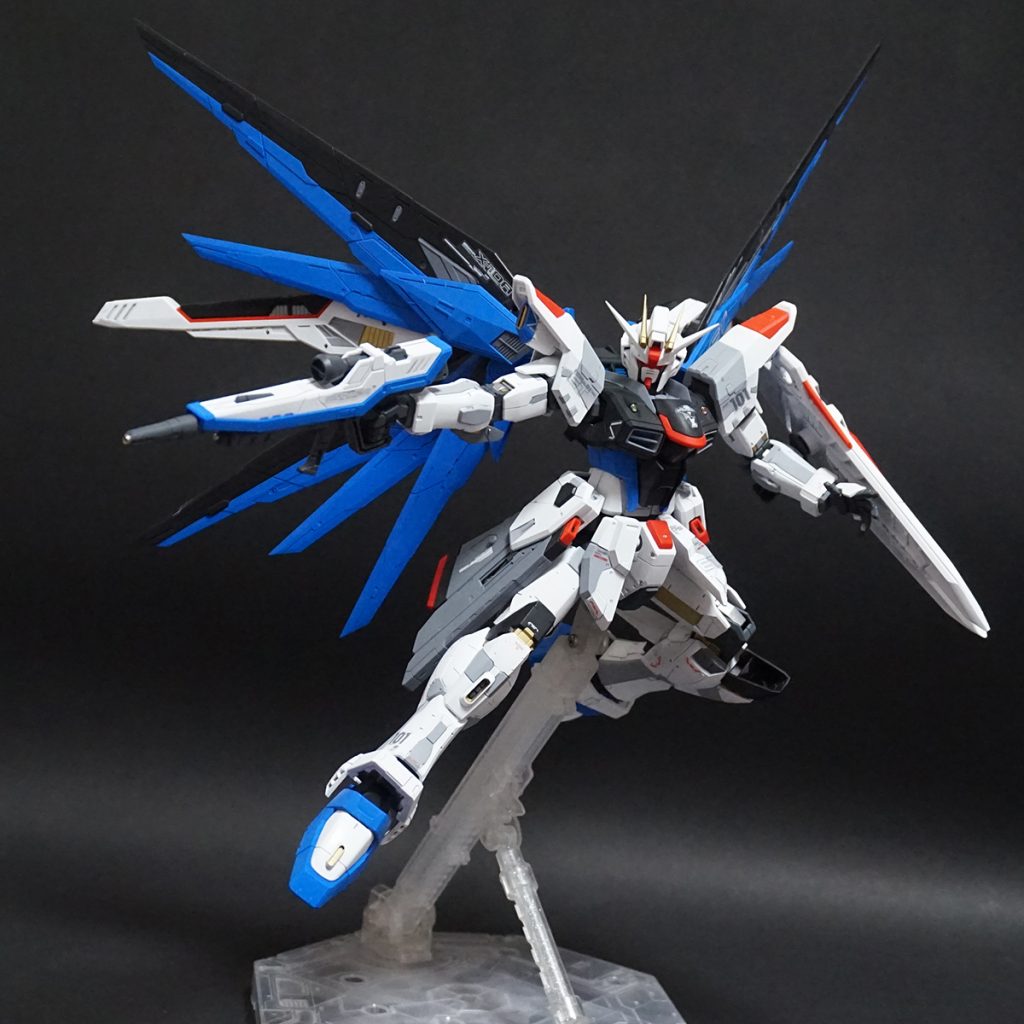 MA-M20 ルプスビームライフル を構えて