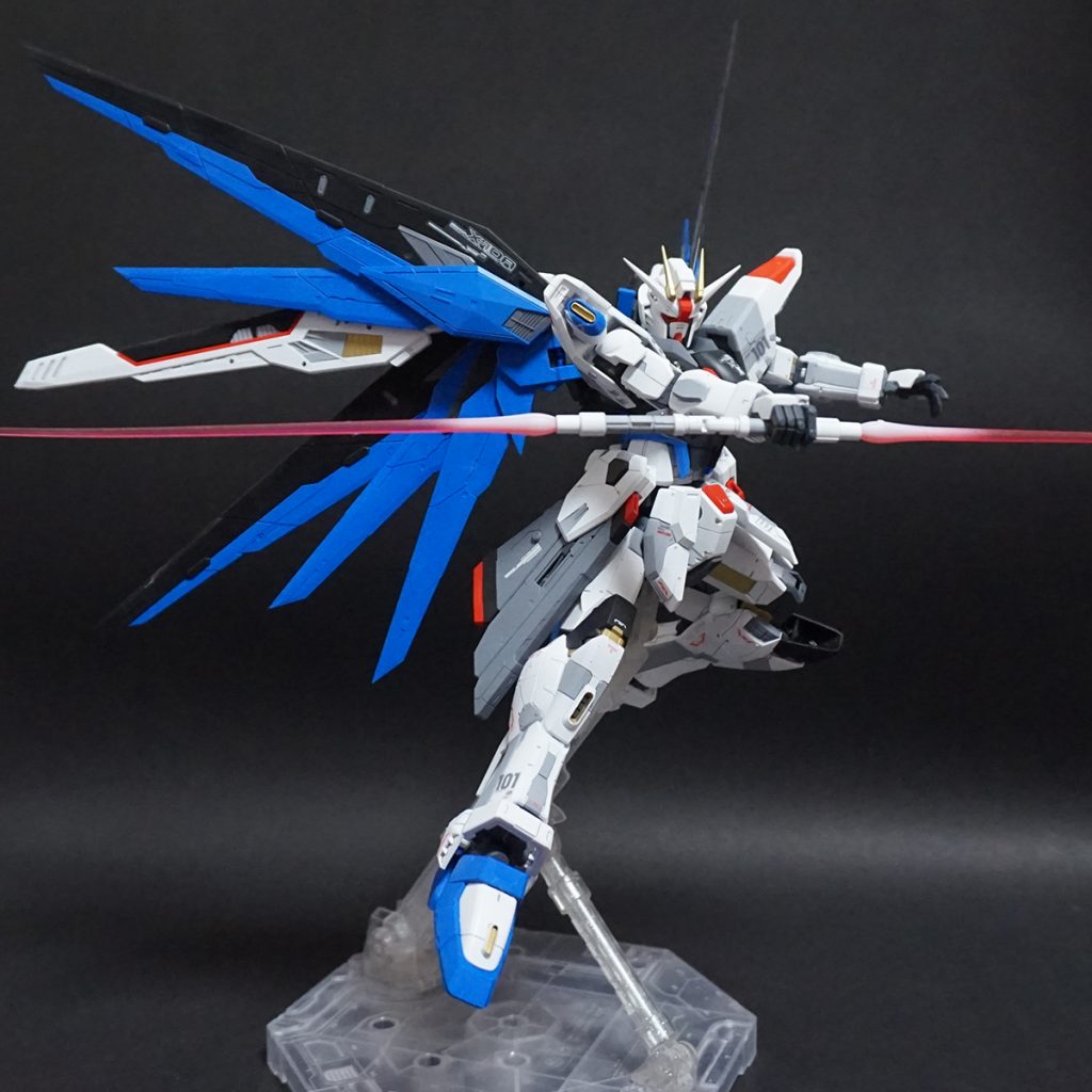 MA-M01 ラケルタビームサーベル を構えて