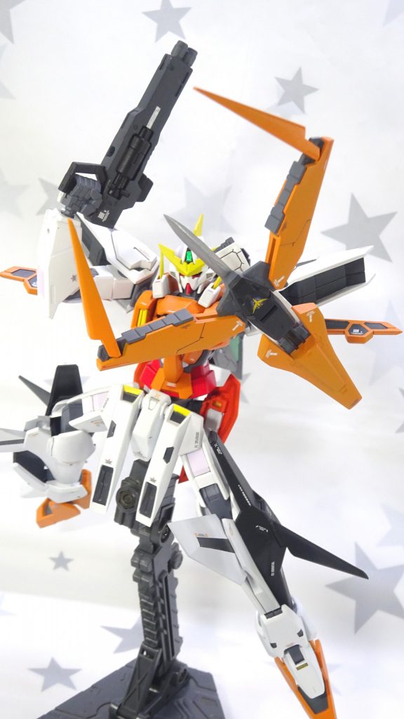 ビームサーベル刃部品がない代わりに(？)シールドニードルの部品が付属。Mrメタルカラーのクロームシルバーに光沢クリアーをかけています。