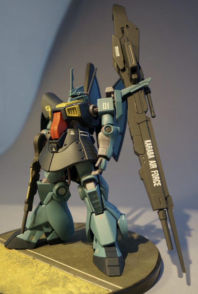 左肩ウェッポンラックにZのメガランチャーをセットしたところ、シンデレラフィット。こういうのをノーアナウンスで仕込んでくるバンダイはステキですね。