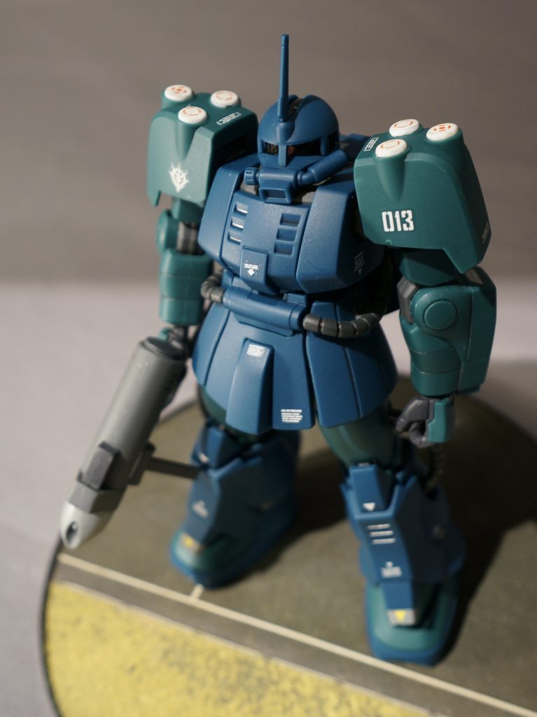 なかなかのベストプロポーションなザクですよね。