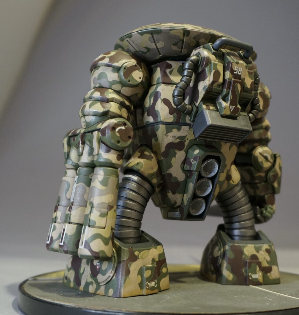 キットのベースカラーも生かしつつ、タン・イエローグリーン・カーキの3層の迷彩塗装を重ね、計4層構造の迷彩塗装となりました。