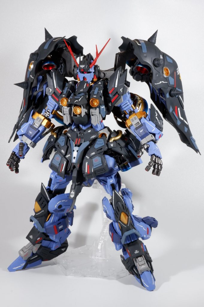 正面主にHG クシャトリヤとミキシングし、ジャンクパーツやプラ板を使ってディティールアップを施しました!